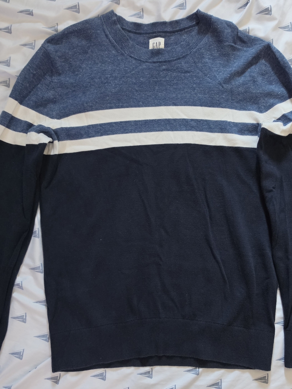 GAP Men's Navy and Blue Stripe Crewneck Sweater